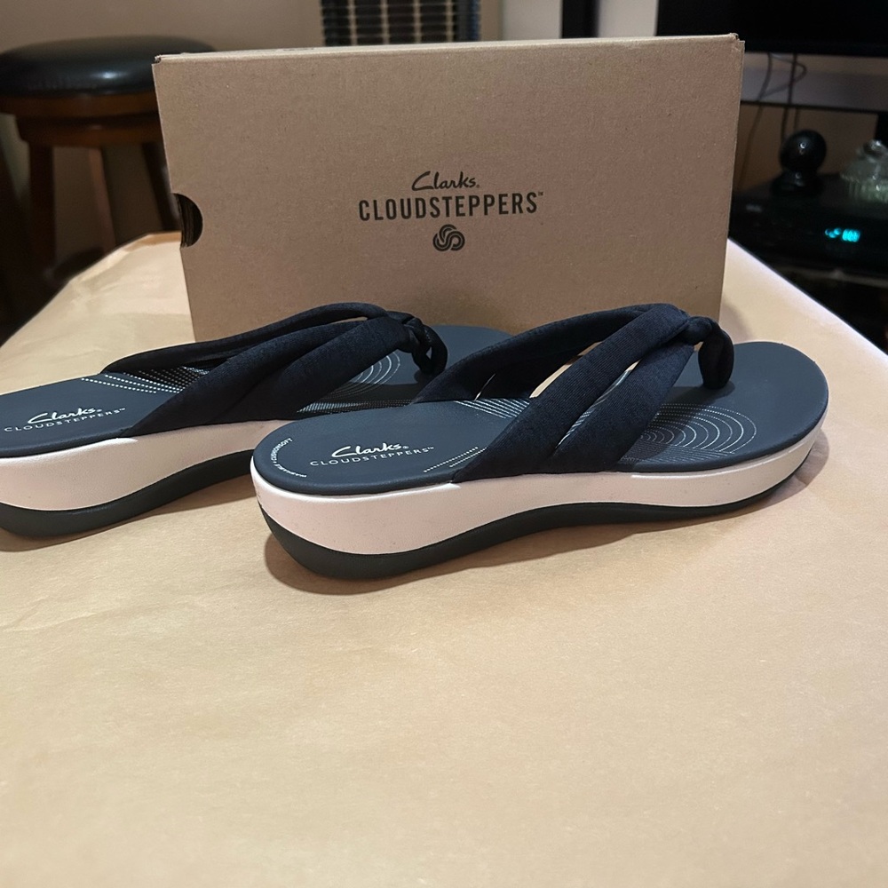 Women's Cloudsteppers Arla Kaylie Slip-On Thong Sandals - Brand New - Picture 3 of 5
